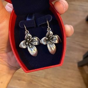 NWT lucky brand flower silver earrings